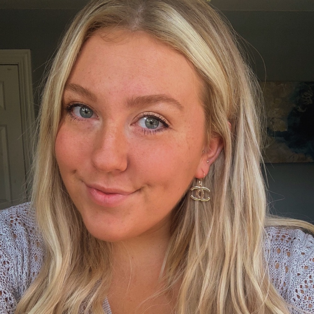 Meet your Posher, Abbey